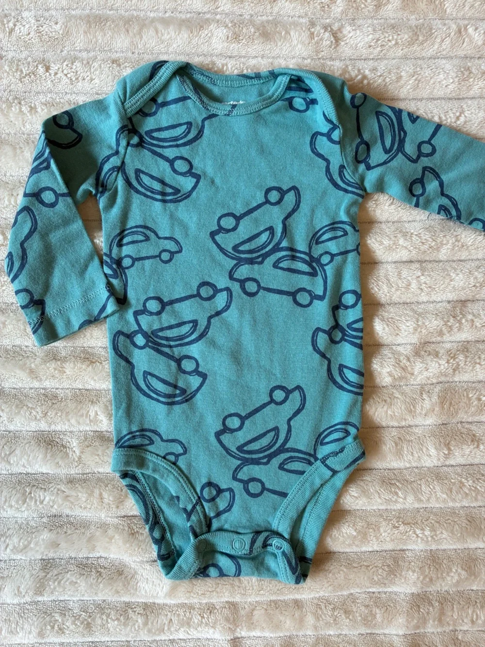 Carter’s 6M Long Sleeve Onesie Bundle — Set of 7 🤍